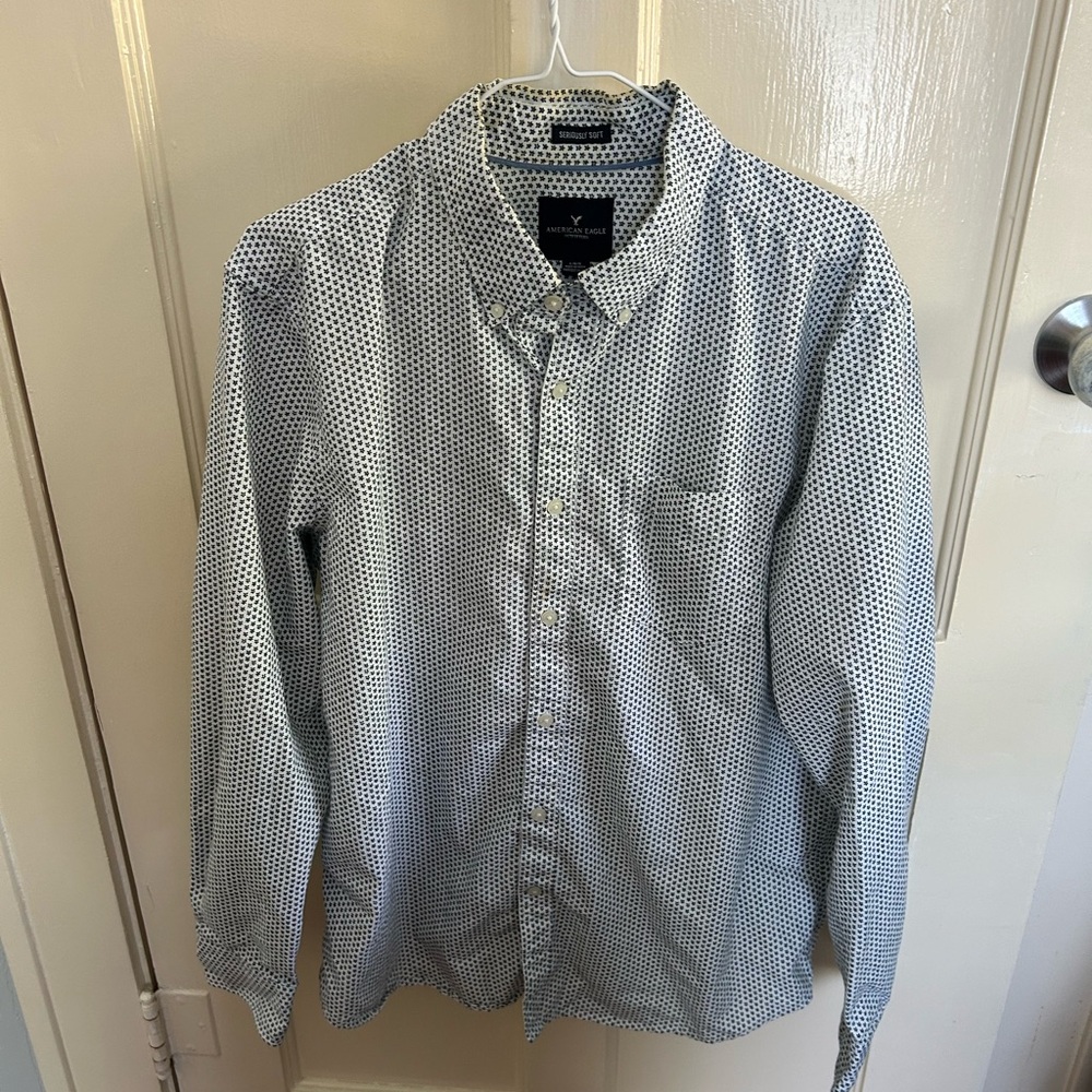 American eagle Men's Black and White Patterned button down Shirt large